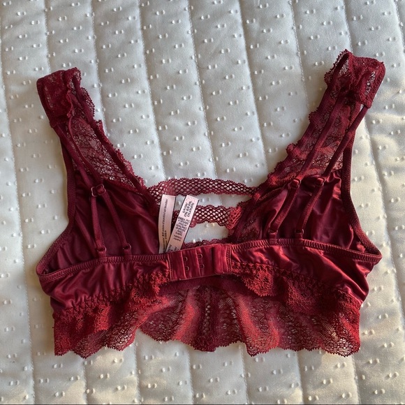 Victoria secrets red bra in perfect condition. Size S - Picture 5 of 7
